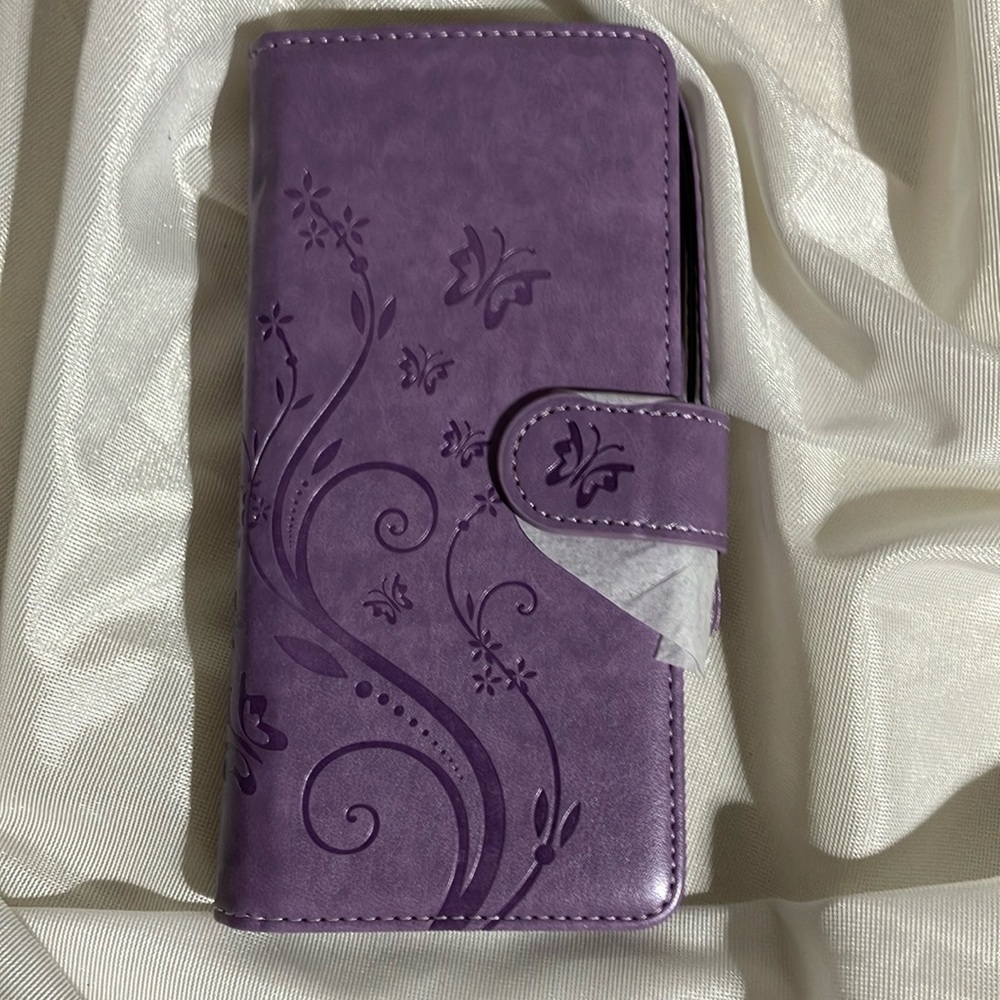 NWOT iPhone 15 Pro Max Lavender Butterflies Wallet Style Case